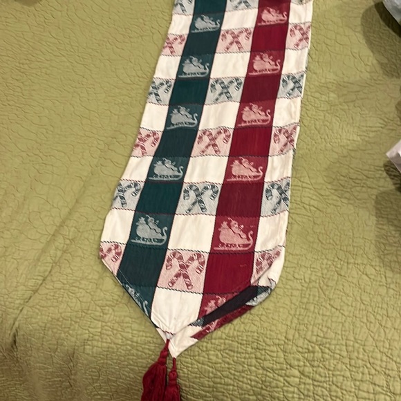Christmas table runner - Picture 1 of 3